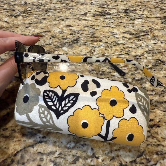 Vera Bradley “Go Wild” Aviator Sunglasses w/ Matching Floral Case - Picture 8 of 8